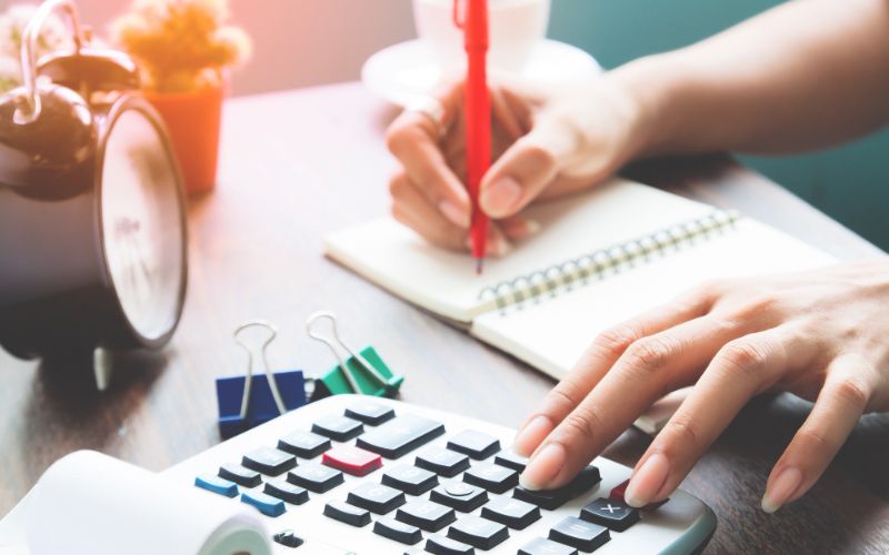 Infographic detailing the steps to calculate your tax bill, derived from a Certified GST Course for effective tax management.